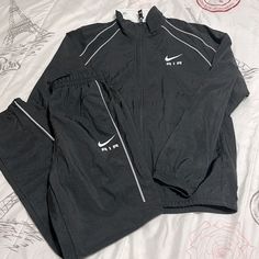 Nwot. Size Large Youth/Big Kids. Unisex White Sporty Tracksuit For Sports, Sporty White Tracksuit For Sports, Casual Moisture-wicking Tracksuit For Workout, White Athleisure Tracksuit For Training, Moisture-wicking Casual Tracksuit For Workout, Sportswear Tracksuit For Sports Season Streetwear, Sportswear Tracksuit For Sports Season, Casual Moisture-wicking Tracksuit For Sports, Casual Stretch Tracksuit For Sports