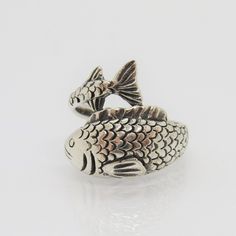 Vintage Sterling Silver FISH Ring...Marked 925...Total of weights 4.0grams... Size 7...Measure of Face 18.6MM...It's in very good condition. Fish Ring, Metal Fish, Fish Jewelry, Funky Jewelry, Pinky Ring, Girly Jewelry, Piercing Jewelry, Vintage Sterling Silver, Band Rings