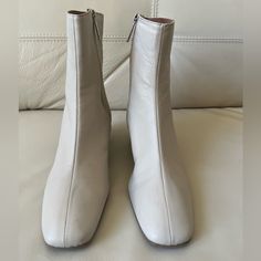 Aquatalia Ankle Boots. Sz9, Color Pearl, Heel-1-1/2”, Height-7-1/2”. Made In Italy. Leather Ankle Boots, Bootie Boots, Ankle Boots, In Italy, Women Shoes, Italy, Cream, Heels, Boots