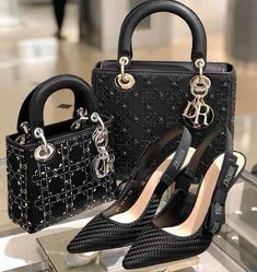 #black#bags#heels#diorbags#fashion#luxury Louis Vuitton Taschen, Fake Designer Bags, Luxury Bags Collection, Best Designer Bags, Gucci Purse, Ladies Bag, Latest Bags, Luxury Purses, Hermes Handbags