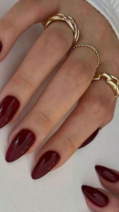 Get inspired by 40 trendy cherry wine nails that will be your go-to this season. From stunning Wine Nails and Cherry Nails to bold Red Acrylic Nails, find the perfect look with Cherry Wine Nails. Whether you love casual nails or want to go all out with Dark Red Nails, these designs will elevate your style. Discover shades like Red Nail Varnish and Short Nail Burgundy, with Oval Nails Maroon and Dark Red Oval Nails. Perfect for fans of short burgundy nails and Manikur Kuku. Kutek Disney, Wine Nails, Nagel Tips, Casual Nails, Makijaż Smokey Eye, Red Nail, Nail Swag, Orange Nails, Minimalist Nails