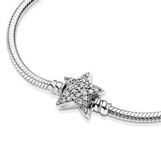 Bring celestial sparkle to your look with the Pandora Moments Asymmetric Star Clasp Snake Chain Bracelet. Hand-finished in sterling silver, the bracelet's star-shaped clasp is covered by sparkling clear cubic zirconia pavé on both sides. It can be worn with up to 16-18 desired charms and clips. Wear it on its own for a simple, understated look, or stack it with other celestial-inspired designs for a look that’s out of this world. Pandora Armband, Charms Pandora, Bracelet Pandora, Cz Bracelet, Snake Chain Bracelets, Precious Jewels, Copper Bracelet, Pandora Bracelets, Bracelet Clasps