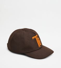 Unisex cap in linen blend cotton. A refined and versatile accessory, enhanced by the Tod's monogram embroidered on the front. Luxury Brown Hat With Embroidered Logo, Designer Brown Hat With Embroidered Logo, Luxury Brown Baseball Cap With Curved Visor, Classic Cotton Baseball Cap With Logo Detail, Luxury Adjustable Brown Baseball Cap, Classic Hats With Logo Detail And Curved Visor, Luxury Flat Brim Baseball Cap With Embroidered Logo, Classic Hats With Logo And Curved Visor, Classic Cap With Logo Detail