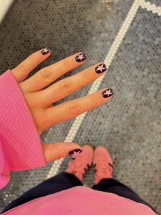 Short Nails Ideas Navy Blue, Pink Nails Black Stars, Star Nails How To, Nails Ideas With Stars, One Star Nails, Pink And Blue Star Nails, Black Nails With Star Design, Star Nail Designs Short, Short Nail Inspo Simple For School