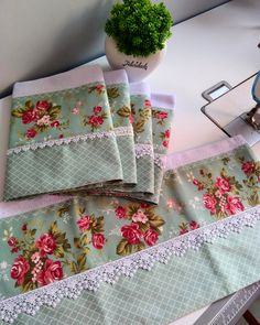 the table cloths are laid out on top of each other with lace trimming around them