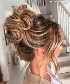 30 Gorgeous Bridesmaid Hairstyles That Will Elevate Your Look Bohemian Beach Wedding, Tousled Waves, Best Wedding Hairstyles, Bridesmaid Hairstyles, Different Hairstyles, Vegan Beauty, Necklines For Dresses, Perfect Hair, Bridesmaid Hair