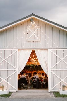 White Barn Wedding Venue Ideas, Barn Venue Ideas, Suspended Centerpieces, Small Barn Wedding, Classy Barn Wedding, Equestrian Farm, Elegant Rustic Wedding, Upstate Ny Wedding, Catskills Wedding