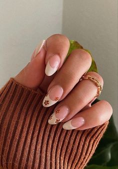 Brown Nails White Flowers, Fall Nail Inspiration Autumn Almond, Heart Art Nails, Short Nail Inspo Autumn, Fall Nail Inspo Almond Short, Dainty Fall Nails, Cute Pink Fall Nails, September Nails Almond, Almond Nails For Fall