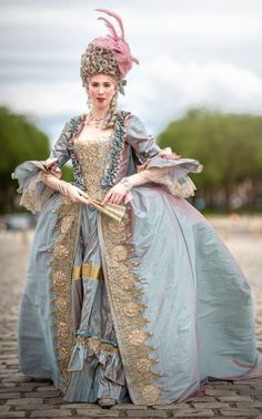 Blue 18th Century Dress, Old Ball Gowns 18th Century, Baroque And Rococo Fashion, 1760s Dress, Old Ball Gowns, 1770s Dress, Corset 18th Century, Asta Darling, 18th Century French Fashion