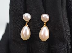 🌹 Welcome to JeansJewelryStudio! 🌹 DESCRIPTION Very, very beautiful freshwater cultured pearls with very high luster and smooth surface! The pearl on the stud is a round button pearl which measures about 6 mm in diameter, and the drop pearl is a perfect teardrop shape pearl with high luster and thick nacre. The color is the ideal, most highly coveted truly luminous Ivory white with pink or green overtones. Full of shine, they are utterly breathtaking. This is the classic style of pearl earring 18th Birthday Gifts For Girls, Double Pearl Earrings, Classic Pearl Earrings, Christmas Gifts For Coworkers, Buy Earrings, Jewelry Bridal, Birthday Gifts For Sister, Trendy Earrings, Freshwater Cultured Pearls