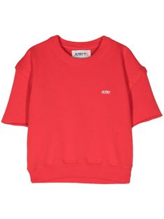 red cotton blend jersey texture embroidered logo at the chest crew neck drop shoulder short sleeves raw-cut cuffs cropped ribbed hem French terry lining Relaxed Fit Cropped T-shirt With Logo Print, Basic Crew Neck Tops With Embroidered Logo, Red Crew Neck T-shirt With Embroidered Logo, Red Sporty Crew Neck T-shirt, Crew Neck Cropped Cotton T-shirt With Embroidered Logo, Cotton Cropped T-shirt With Embroidered Logo, Crew Neck, Red Oversized Crew Top, Oversized Red Crew Neck Top, Relaxed Fit Logo Print Cropped T-shirt