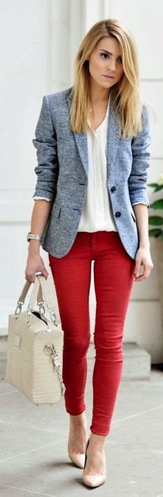 Blue-grey textured blazer, white top, red pants, nude pumps and that bag! Classy Fall Outfits, Red Plaid Scarf, Gray Blazer, Outfit Jeans, Red Pants, Business Outfit, Work Wardrobe, Business Attire