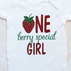 First Birthday Girl Outfit, Sweet One Birthday, Strawberry Birthday, Strawberry Party, Birthday Girl Outfit, First Birthday Outfits, Shorts Outfit, Special Girl, Girl First Birthday