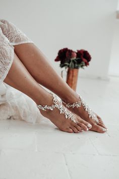 Foot jewelry sandals inspired by natural shapes and movement. a glistening leafy vine encircles the ankle in the most elegant of ways and if you want to buy then visit Nelipots. Soleless Sandals, Pearl Barefoot Sandals, Bridal Foot Jewelry, Barefoot Sandals Wedding, Beach Wedding Sandals, Beach Wedding Sandals Barefoot, Beach Wedding Shoes, Crochet Barefoot Sandals, Barefoot Sandal