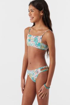 O'Neill Girl's swim set Full coverage side strap bottom Removable Cups Sizes 10+ Square neck top Allover print 82% Recycled Polyamide, 18% Elastane Lace Bra Outfit, Bra Outfit, Flannel Outfits, Lace Bra Set, Spring Suit, Flannel Pants, Bralette Top, Floral Squares, Denim Sweater