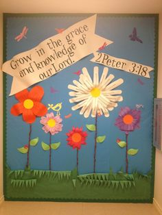 Grow in the grace and the knowledge of our Lord Jesus Christ. 2 Peter 3:18 #Jesus #BulletinBoard Christian Themed Classrooms, Christian School Bulletin Boards, Spring Classroom Door, Christian Classroom, Sunday School Decorations, Sunday School Rooms