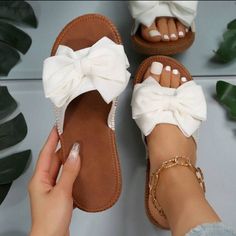 Never Worn Good Condition Sandals Preppy, Summer Shoes Sandals, Shein Shoes, Women Flat Sandals, Pretty Sandals, Stunning Shoes, Felted Slippers, Bow Decor, Stylish Sandals