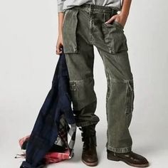 New Free People Marx Slouchy Cargo Jeans Pants Size: 25 Details: New Without Tags. Love These!!!! 90s Trends, Cargo Jeans, Free People Pants, Jeans Pants, Cargo Pants, Pant Jumpsuit, Versace, Free People, Pants For Women