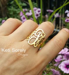 10K 14K and 18K Gold or Sterling Silver Swirly Monogram - Etsy Personalized Initial Ring, Engraved Initials, Monogram Ring, Handmade Fine Jewelry, Monogram Jewelry, Couple Jewelry, Pompano Beach, Initial Ring, Initial Jewelry