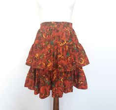 Vintage skirt with 3 layers of beautiful burnt orange fabric. Size M. Very good condition. Length of the skirt is 46 cm / 18 in inches.  waist 72 cm / 28 in inches, hips 100 cm / 39 in inches. P.S. Take in consideration that these clothes are not brand new. It's used so do not expect a perfect brand new condition. Support Zero Waste movement buying this item and extending it's life. Terracotta Skirt, Mini Skirt Boho, Burnt Orange Skirt, Boho Layering, Bohemian Mode, Orange Skirt, Mode Boho, Women Skirt, Vintage Rock