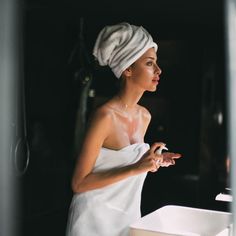 The Night-Before-the-Wedding Hair and Beauty Routine You Didn't Know You Needed Wedding Beauty Routine, Wedding Beauty Regimen, Wedding Beauty Checklist, Gorgeous Wedding Makeup, Best Makeup Remover, Barrel Curls, Beauty Regime, Wedding Makeup Looks, Beauty Regimen