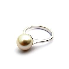 Natural first quality Pearl ring set in 18 kt white gold. Ring size: 14,5 Italian Pearl size: 10mm Contact me for any other request | Customized works also available. The item will be shipped with a shop bag and box gift both with our brand Donadio on, as You can see in the main photos of the shop. We have FLAT RATE combined shipping for all our items to everyone everywhere. ✦ DonadioCameo Homepage www.etsy.com/shop/DonadioCameo ✦ Shop Policies www.etsy.com/shop/DonadioCameo/policy ✦ Visit our C Classic White Gold Pearl Drop Ring, Classic White Gold Pearl Ring With Pearl Drop, White Pearl Ring With Round Band For Formal Occasion, Classic White Gold Pearl Diamond Ring, Classic White Gold Pearl Ring, Formal White Pearl Ring With Round Band, Classic White Gold Diamond Ring With Pearl, Classic Yellow Gold Pearl Ring In Sterling Silver, Classic White Gold Ring With Pearl Drop