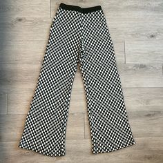 Very Comfy Chic Brand New With No Tag Color: White & Navy Green Checkered Pants, Zara Jumpsuit, Comfy Chic, Navy Green, Zara Pants, Pants Color, Navy And Green, Pant Jumpsuit, Color White