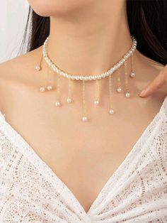 Aesthetic Pearl Jewelry, How To Make Pearl Necklace, Pearl Crafts Ideas, Handmade Jewelry Ideas Necklace, Pearl Necklace Ideas, Make Pearl Necklace, Handmade Necklace Ideas, White Necklace Jewelry, Bead Necklace Ideas