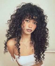 Natural Curly Hair Cuts, Curly Hair Photos, Haircuts For Curly Hair, Hairdos For Curly Hair, Curly Hair Inspiration, Curly Girl Hairstyles, Curly Hair With Bangs, Foto Poses, Hair Reference