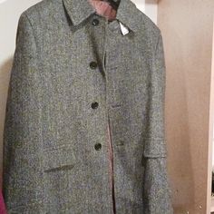 Jos A Banks Harris Tweed Size 42 Wool Coat Grey/Black Herringbone Fall Tweed Wool Coat For Tailoring, Classic Winter Tweed Dress, Tailored Long Tweed Jacket, Classic Tweed Dress For Winter, Fitted Long Tweed Jacket, Fall Formal Wool Tweed Dress, Formal Wool Tweed Dress For Fall, Wool Tweed Dress For Formal Fall Occasions, Classic Plaid Tweed Jacket