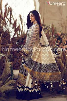 Pakistani Designer Clothes, Asian Wedding Dress, Practice Outfits, Salwar Kameez Designs, Lawn Suits, Pakistani Designers, Desi Fashion, Formal Party, Long Scarf