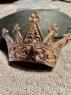 "14k rose gold Crown brooch- sizable Victorian hand engraved beautifully.  Condition I see no problems.  Size approx. 1 3/4\" by 1 3/8\", wt.- 10.2 grams.  A jeweler's work of art from the 1800s-deeply engraved by hand, sculptural, complete with Star center.  Magnificent gold smithing, fascinating to see-a statement pin that is easy to wear." Victorian Crown, Crown Brooch, Rose Gold Crown, Victorian Hand, Wedding Brooch, Gold Crown, Tiaras And Crowns, Hand Engraving, Tiara