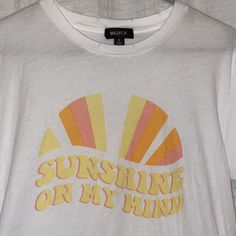 Wildfox Nwt Sunshine On My Mind Keke Tee White Size Small Distressed Collar So Soft!! Offers Welcome Retro Yellow Slogan Tops, Retro Yellow Tops With Slogan, Fun Yellow Tops With Text Print, Cute Yellow Tops With Text Print, Cute Yellow Text Print Top, Yellow Slogan T-shirt For Summer, Yellow Summer Slogan Top, Yellow Vacation T-shirt For Spring, Yellow Summer Top With Slogan