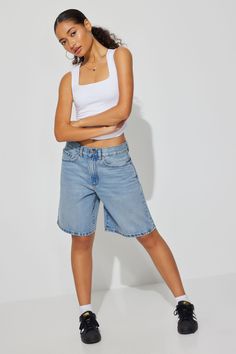 Skater Jort Blue Summer Tops With Side Pockets For Day Out, Trendy Short Top With Pockets, Trendy Short Tops With Pockets, Casual Summer Cutoff Tops, Everyday Relaxed Fit Short Tops, Everyday Relaxed Fit Short Length Tops, Short Length Denim Tops For Everyday, Trendy Short Tops For Everyday, Everyday Short Length Denim Tops