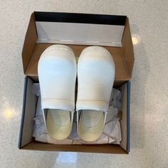 White Dansko Professional Clog Size 40. New In Box- Never Worn. Modern White Mules With Round Toe, Cream Closed Toe Clogs With Removable Insole, Cream Leather Closed Toe Clogs, Modern White Closed Toe Mules, Modern White Mules With Cushioned Footbed, Modern White Leather Clogs, White Clogs With Removable Insole And Round Toe, White Leather Clogs With Scuffs, White Slip-on Clogs With Removable Insole