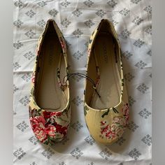 Sociology Floral Flats Shoes Classic Ballet Flat In Floral Summer Flats Shoes Size: 7 Floral Flat Shoes, Floral Flats, Shoes Classic, Summer Flats, Floral Shoes, Shoes Size 7, Flats Shoes, Shoes Brand, Shoes Color