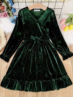 Girls Flounce Sleeve Belted Velvet Dress | SHEIN USA Christmas Dress Teenage Girl, Velvet Frock, Character Clothes, Frock Style, Dark Green Dress