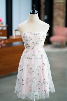 A mannequin in a strapless design dress with soft tulle fabric, you'll look stunning in all your special events.