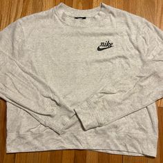 Cute And Lightweight. Long Sleeves With Cropped Waist. New Without Tags! Heather Gray Tops Nike, Athletic Top, Nike White, Christmas Wishlist, White Nikes, Fancy Dresses, Nike Tops, Heather Gray, Gray White