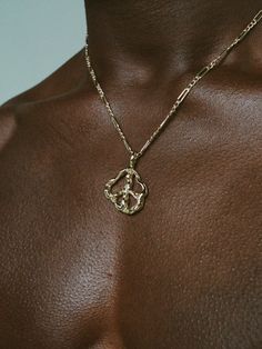 PEACE PENDANT Faris Jewelry, Mens Accessories Vintage, Streetwear Jewelry, Mens Gold Jewelry, Bronze Jewelry, Jewelry Accessories Ideas, Gem Necklace, Jewelry Lookbook, Gold Accessories