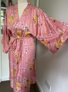 Kimono Robe, Hawaiian tropical pink, yellow and white Pattern Dressing Gown, one size, unisex, gifts for her and him Motif Tropical, Her And Him, Pajama Robe, Womens Robes, Dressing Gown, Unisex Gifts, White Patterns, Pink Yellow, Gowns Dresses