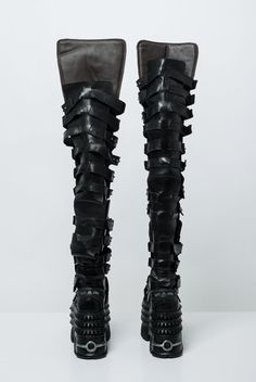 Vetements and New Rock collaborated for Fall/Winter 2024 with the thigh-high gamer boot. These black leather boots feature metal rivets, studs, and hardware accents throughout, including on the toe, heel, and sole. The design incorporates an extended padded tongue, velcro straps, and side cutouts. Black Boots Leather, Thigh High Black Boots, Cargo Coat, Charlotte Chesnais, Craig Green, Shirts For Leggings, Scarf Shirt, Fall Winter 2024, New Rock