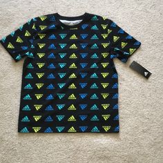 Nwt. Adidas Crew Neck Tee With All Over Logo Print A-798 Adidas Camo, Adidas Tee, Adidas Kids, Adidas Sweatshirt, Sports Hoodies, Adidas Hoodie, Adidas Shirt, Red Adidas, Boy Tees