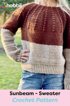 a woman wearing a brown and white sweater with the words sunbeam - anleiting