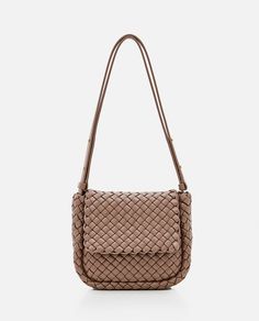 Bottega Veneta Bags, Unique Materials, Mom Style, Luxury Retail, Lambskin Leather, Luxury Fabrics, Luxury Boutique, Beautiful Things, Bottega Veneta