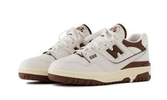 La classique New Balance 550 est de retour avec une nouvelle collaboration avec le label Aimé Leon Dore ! La New Balance 550 Aimé Leon Dore Brown présente une structure mixte en cuir blanc lisse et perforé, recouverte d'empiècements bordeaux sur les branding, la languette et le renfort arrière. Cette silhouette basket-ball se voit accompagnée d'un effet vintage au niveau de la midsole ! Confortable et versatile, le modèle inédit de New Balance sera parfait pour toutes les occasions ! SKU : TBDDa 550 Aime Leon Dore, New Balance Style, Metallic Sneakers, Purple Sneakers, Silver Sneakers, Aime Leon Dore, Air Jordan 3