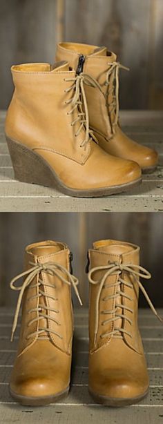 Great boots. Cool Shoe, Fun Shoes, Candies Shoes, Fab Shoes, Twinkle Toes, Party Clothes, High Design, Soft Autumn, Lovely Clothes