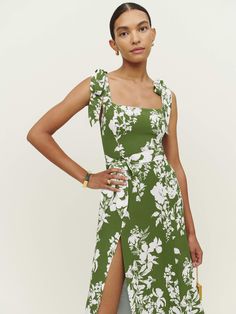 Let your natural beauty radiate with the BUDDING BEAUTY SPLIT FLORAL MAXI DRESS. With its gorgeous green and floral pattern, this piece of art is a stunning addition to your wardrobe. Flow with comfort in its light and airy design, and feel confident knowing you look your best! Size Guide: Model is 5’7” tall, and has a 33.2” bust, 26.4” waist, & 34.5” hips. She is wearing a S / US 4 / AU 8. This dress is true to size. Material: 100% Polyester. Feature: Square Neckline. Adjustable Shoulder Ties. Twilight Dress, Prom Dresses Boho, Long Summer Dresses Maxi, Beach Tanks, Suspenders For Women, Womens Floral Dress, Swimsuit Dress, Prom Dresses Long With Sleeves, Summer Party Dress