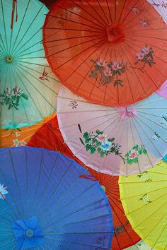 Chinese umbrellas! We got em from $35 Mulan Wedding, Embroidery Challenge, Colourful Decorations, Bali Women, Japanese Parasol, Chinese Umbrella, Chinese Lantern Festival, Japanese Umbrella, New Year Art