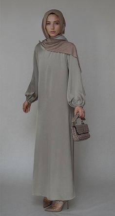 The Fleeur Maxi Abaya Dress from Annah Hariri is a must-have for your wardrobe. Made from a blend of satin and polyester, this dress is not only luxurious, but also comfortable to wear. The detached apron adds an extra layer of style, while the elasticated sleeves provide the perfect fit. The tie waist piece adds definition to your figure and creates a flattering silhouette. The rich green color is perfect for making a statement, and the dress is designed to be worn in multiple ways. You can kno Outfit With Sleeves, Annah Hariri, Modest Activewear, Full Coverage Swimsuit, Abaya Dress, Rich Green, Hijab Outfit, Active Wear Tops, Modest Fashion